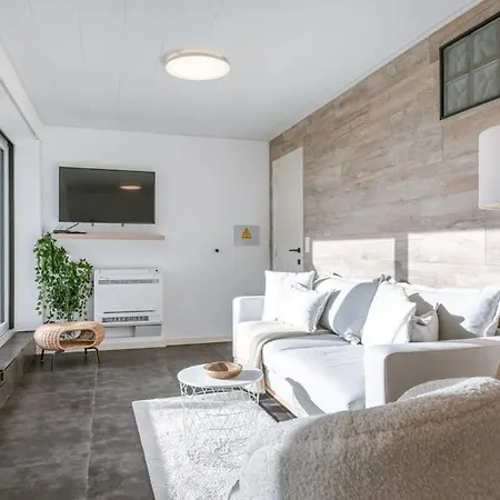 Modern 2 Bedroom With Lateral Sea View And Spacious Terras * Οστένδη