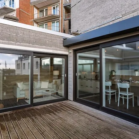 Modern 2 Bedroom With Lateral Sea View And Spacious Terras Apartament