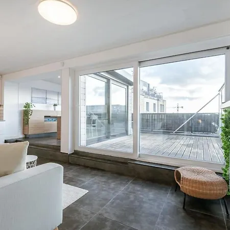 Апартаменти Modern 2 Bedroom With Lateral Sea View And Spacious Terras *